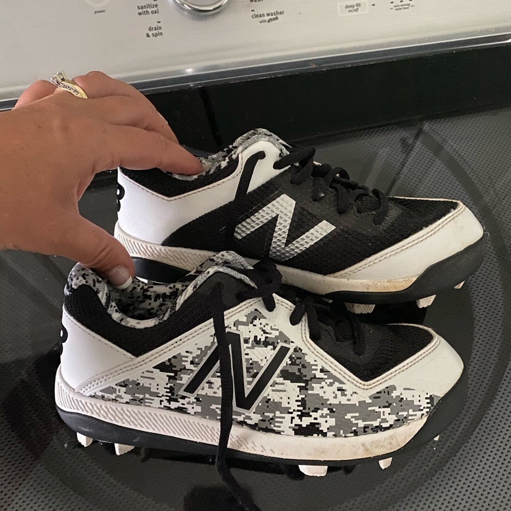 New Balance Boys Cleats - Size 2